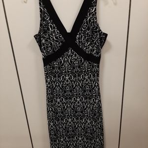 Tahari Black & White Sleeveless Dress - Small